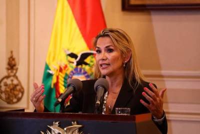La presidenta interina de Bolivia hace los primeros ajustes en su Gobierno » Ñanduti