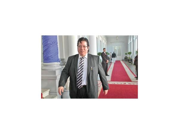 Acusan a ex contralor García y piden que vaya a juicio oral