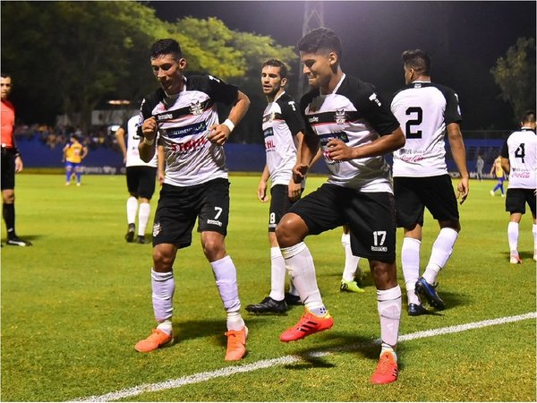 El General   baila  a Luqueño