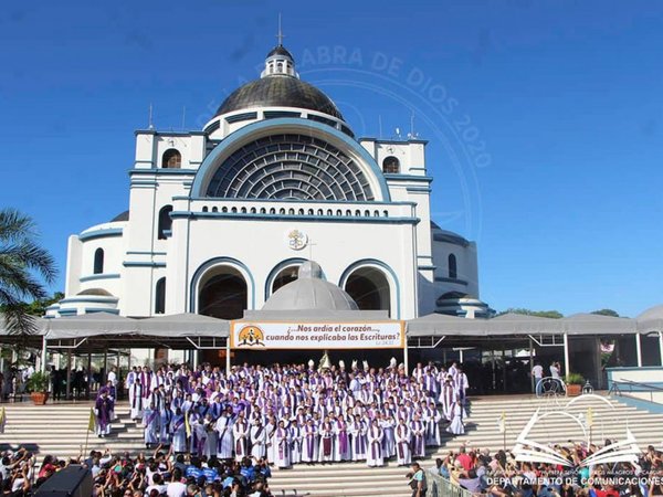 Piden denunciar a católicos mau que rezan y dan vino a los peregrinantes