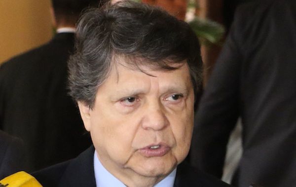 Ministro lamenta imputación a policía por matar a un asaltante