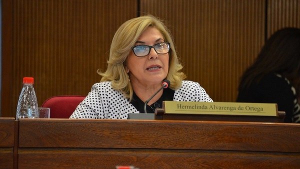 Senadora pide ninguneo de reloj biométrico para amiga y desnuda “trampa” de control antiplanilleros - ADN Paraguayo