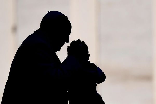 El papa acepta la renuncia de obispo de EE. UU. acusado de encubrir abusos - Mundo - ABC Color