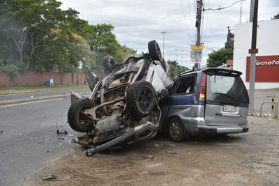Responsabilizan a ciudadanía por acumulación de agua sobre la ruta Transchaco - La Primera Mañana - ABC Color