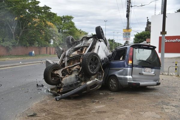 Responsabilizan a ciudadanía por acumulación de agua sobre la ruta Transchaco - La Primera Mañana - ABC Color