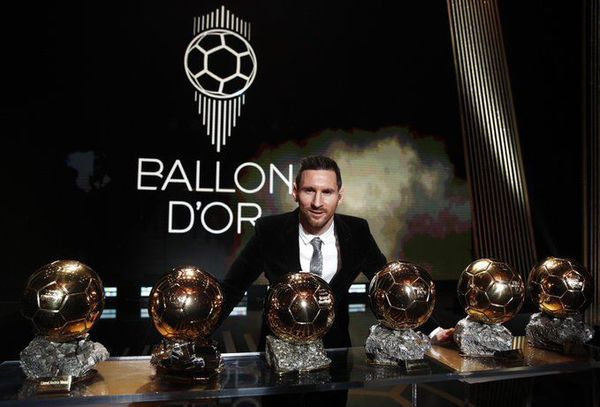 Messi se baña en oro y es coronado por sexta vez como mejor del mundo - Periodismo Joven - ABC Color