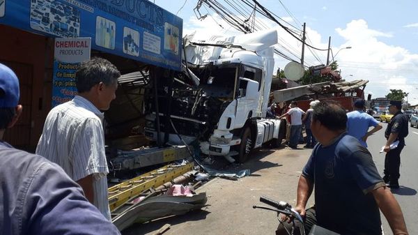 Conductor ebrio atropelló a transeúnte y embistió a otro vehículo - Nacionales - ABC Color