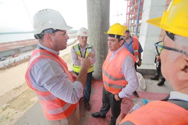 Ministro Petta observó avances en construcción de Oficinas de Gobierno