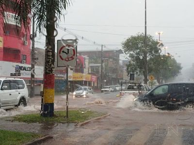 Torrencial lluvia inunda Encarnación