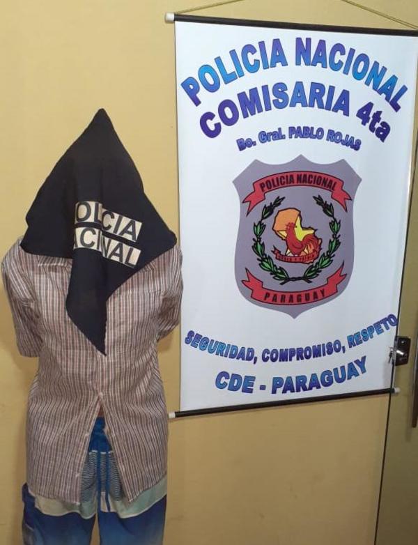 Detienen a hombre que amenazó con machete a su expareja