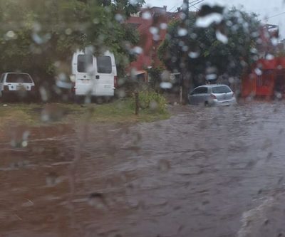 Intensa lluvia inundó muchos barrios en Encarnación