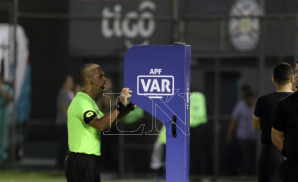 HOY / El VAR interviene por primera vez