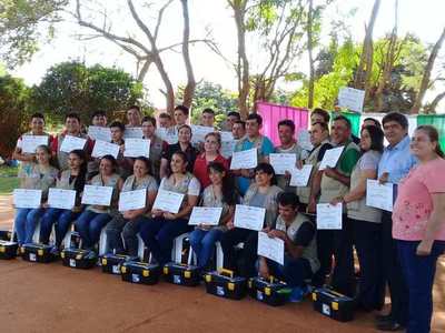 Pobladores de San José de los Arroyos culminaron curso de Fontanería - ADN Paraguayo