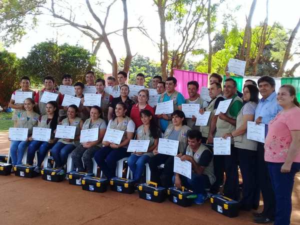 Pobladores de San José de los Arroyos culminaron curso de Fontanería - ADN Paraguayo
