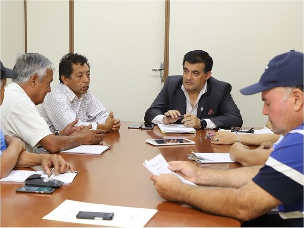 Pescadores reciben subsidio por veda