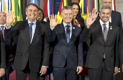 Paraguay asume en medio de crispación político-económica