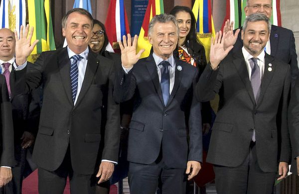 Paraguay asume en medio de crispación político-económica