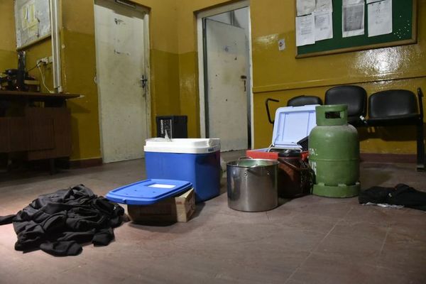 Detienen a dos hombres que intentaron robar en una escuela de Asunción - Nacionales - ABC Color