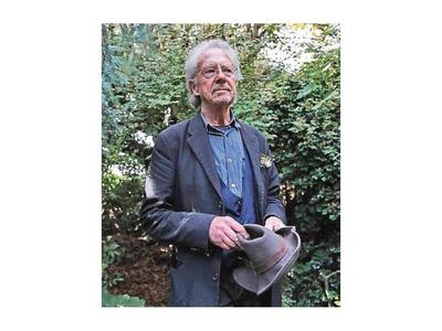 Dos académicos del   Nobel renuncian por el premio a Handke