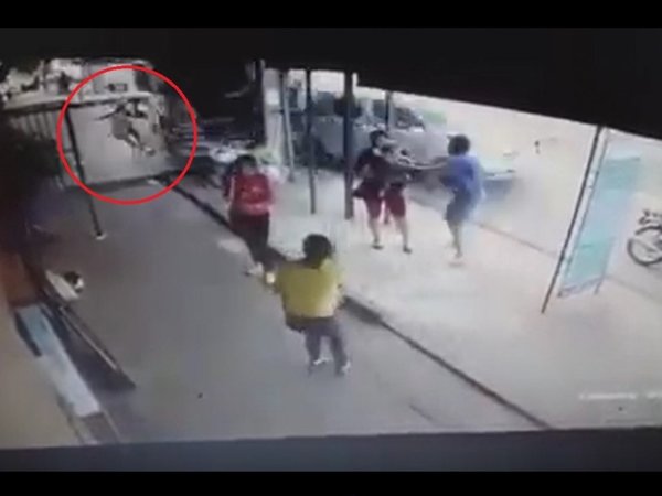 Video: Así chocó el camión conducido por un joven borracho