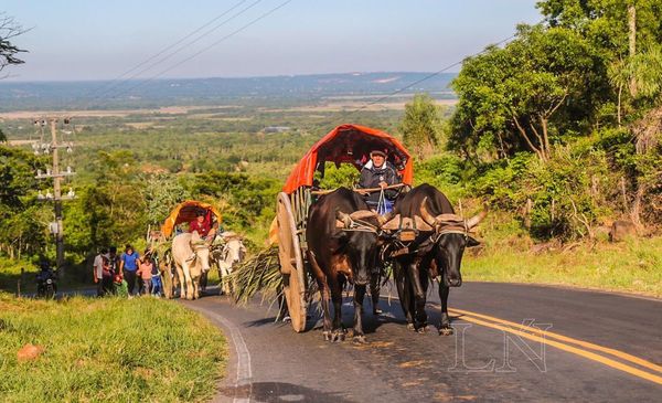 En carretas, desde Yaguarón hasta Caacupé para agradecer a la Virgen