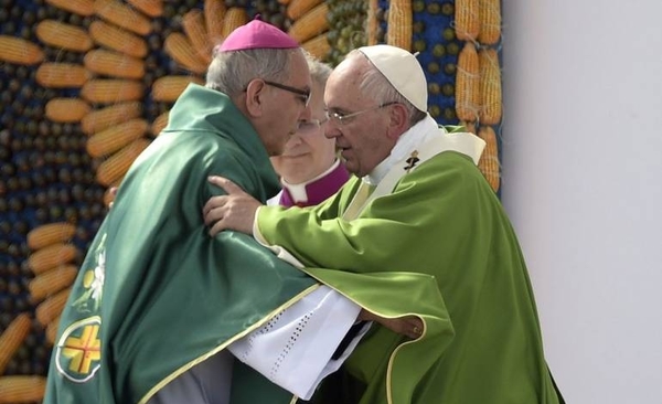 HOY / Papa acepta renuncia de Valenzuela, pero seguirá por dos años