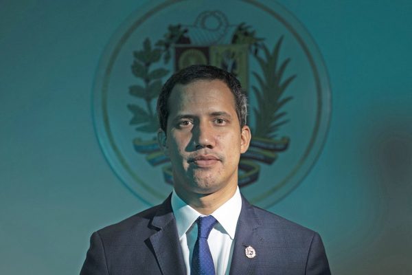 Guaidó es debilitado por la corrupción