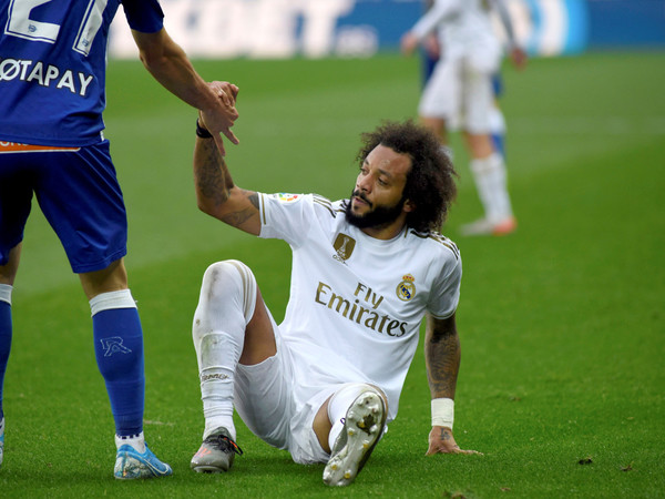 Marcelo sufre una lesión en el sóleo y no jugará el clásico