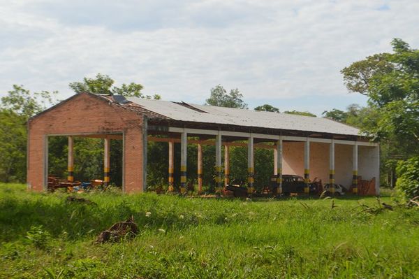 Por desidia, escuela agrícola de San Pedro corre peligro de derrumbe - Nacionales - ABC Color