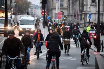 Transporte paralizado y aulas vacías por huelga contra la reforma de pensiones en Francia - Mundo - ABC Color