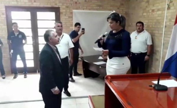 Consuman destitución de Kelembú en la Junta Municipal