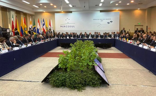Bolsonaro destacó que liderazgo de Mario Abdo será muy importante para fortalecer bloque regional | .::Agencia IP::.