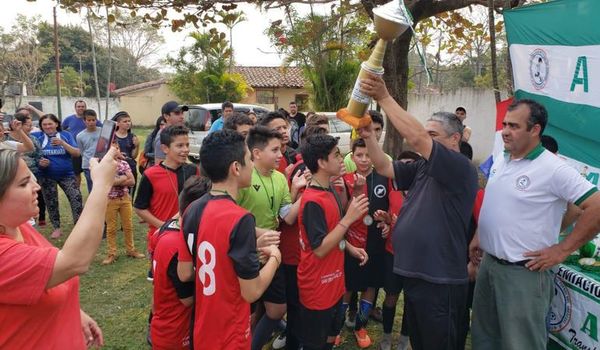 Los Halcones siguen vigentes - Fútbol - ABC Color