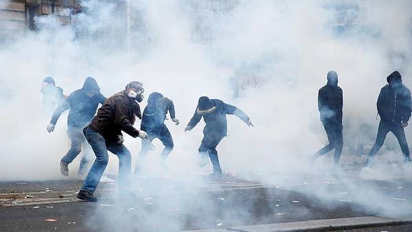 Huelga general en Francia: Vuelos cancelados, no habrá transportes hasta el lunes y París está bloqueada por manifestantes - ADN Paraguayo