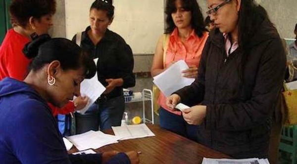 Padres pagan hasta Gs. 100 mil en aporte «voluntario» para inscripciones en escuelas públicas