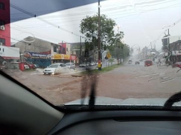 Tormenta sacudió de imprevisto a encarnacenos