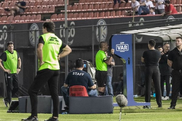 El VAR hizo su estreno en el fútbol paraguayo