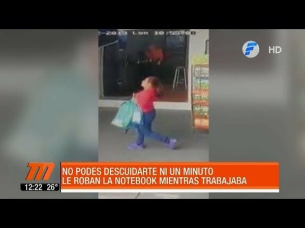 Mujer descuidista le robó la mochila en el Mercado 4