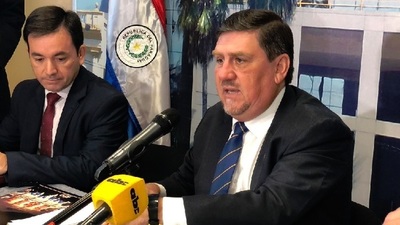 Llano aclara que tres funcionarios por legislador no están obligados a marcar