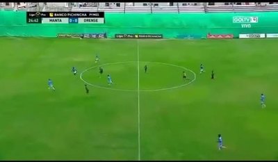 Un paraguayo metió un golazo de volea desde el mediocampo