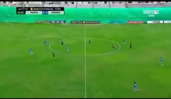 Un paraguayo metió un golazo de volea desde el mediocampo