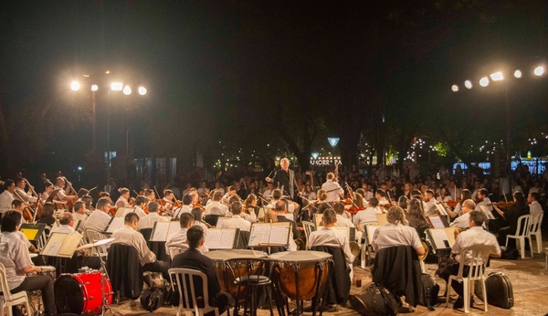 “Música para volar” de la OSCA en la Plaza Uruguaya - ADN Paraguayo