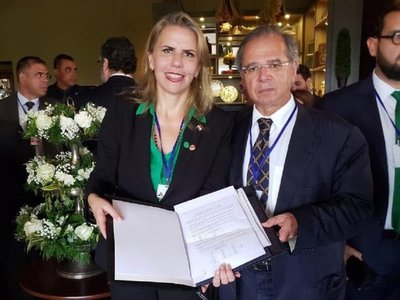 Paraguay y Brasil firman compromiso para cerrar este año acuerdo automotriz