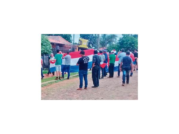 Los seguidores del ex senador protestaron
