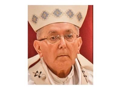 Papa pide a Valenzuela seguir como arzobispo dos años más