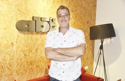 Alejandro Balbis, el murguista que se convirtió en cantautor - Artes y Espectáculos - ABC Color
