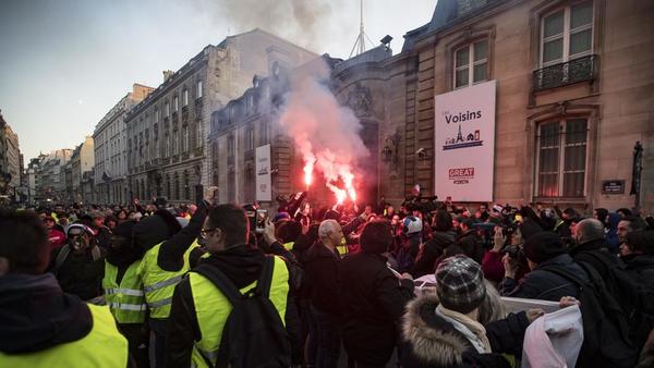 Miles de personas en las calles en huelga masiva que desafía reforma de Macron | .::Agencia IP::.