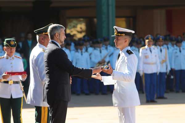 Egresan nuevos oficiales de distintas armas y servicios de la Academil | .::Agencia IP::.