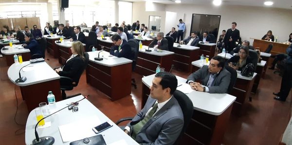 Concejales departamentales aprueban más adjudicaciones apresuradamente