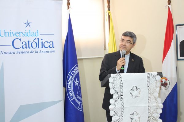 Narciso Velázquez es reelecto en la UCA